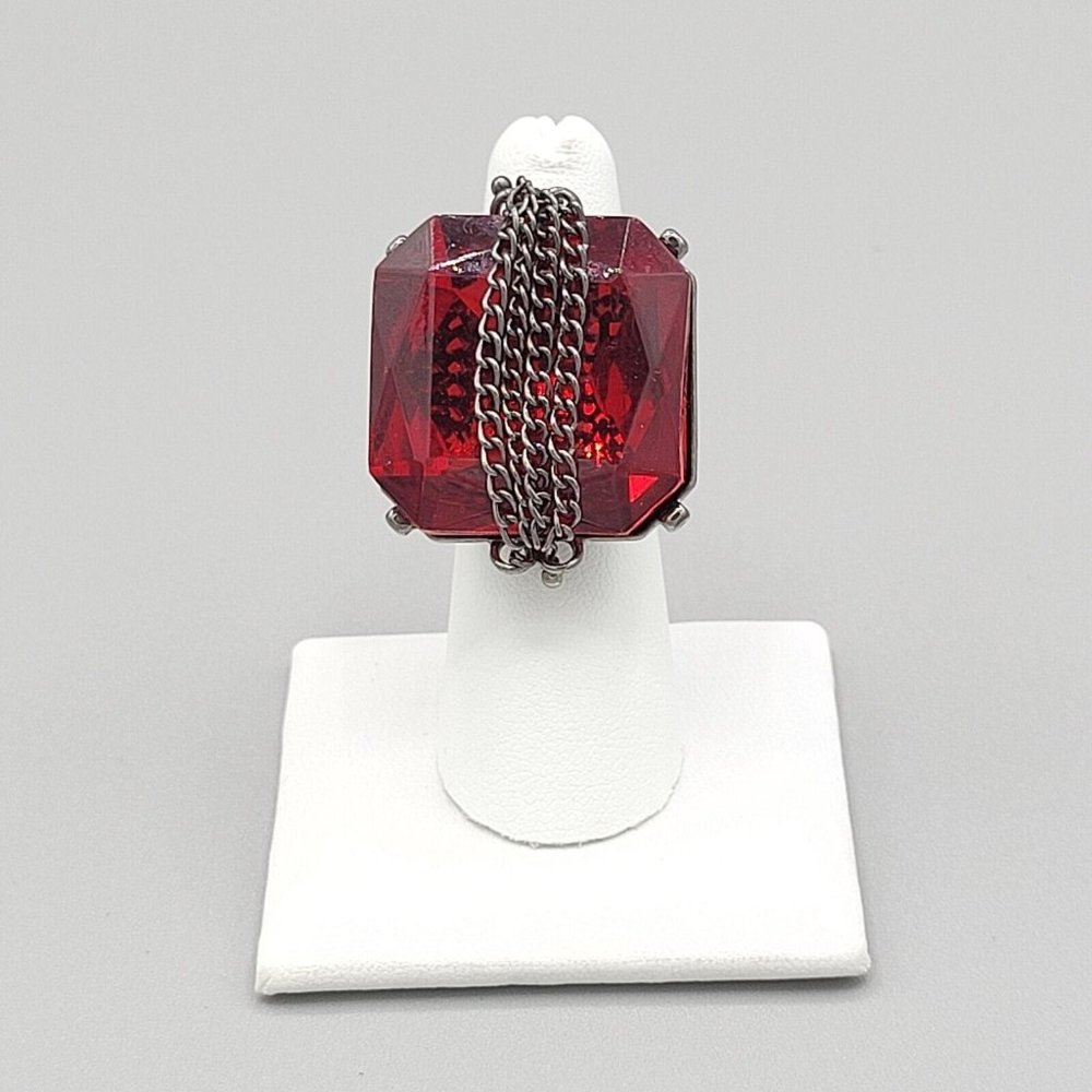 Unisex Large Red Stone Fashion Ring Chain Details Silver Tone Metal Size 6
